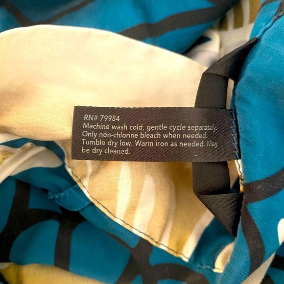 “SOMA” Intimates Luxe Silk Floral Kimono - Picture 14 of 15